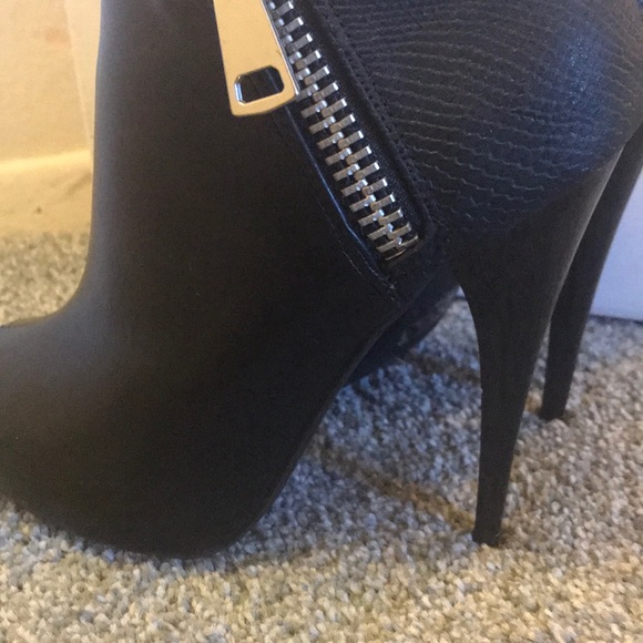 Booty that’s only lightly worn, great condition - Picture 4 of 4